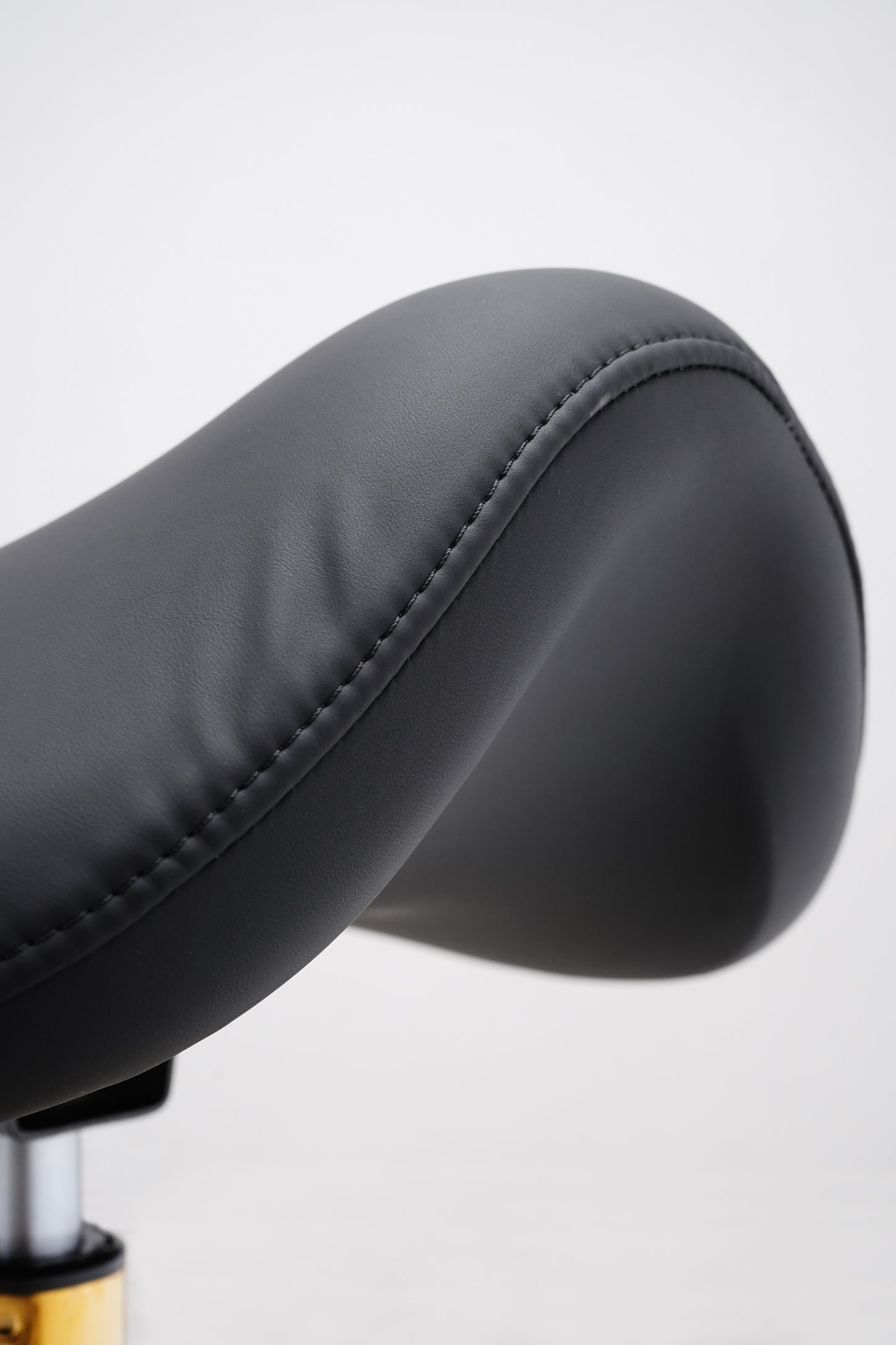 VOGUE SADDLE STOOL