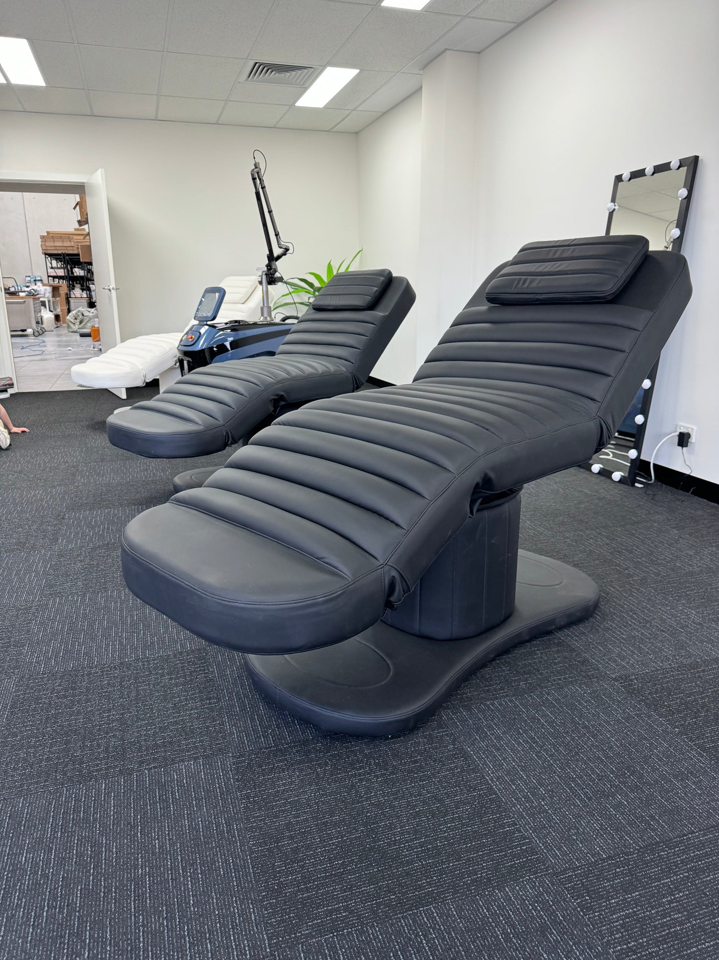 THE LUSH  BEAUTY AESTHETICS/INJECTORS SPECIAL EDITION BED (ELECTRIC)