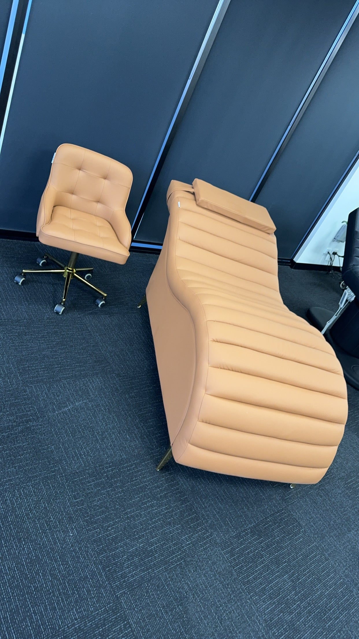 CONTOUR BLISS BEAUTY LOUNGER