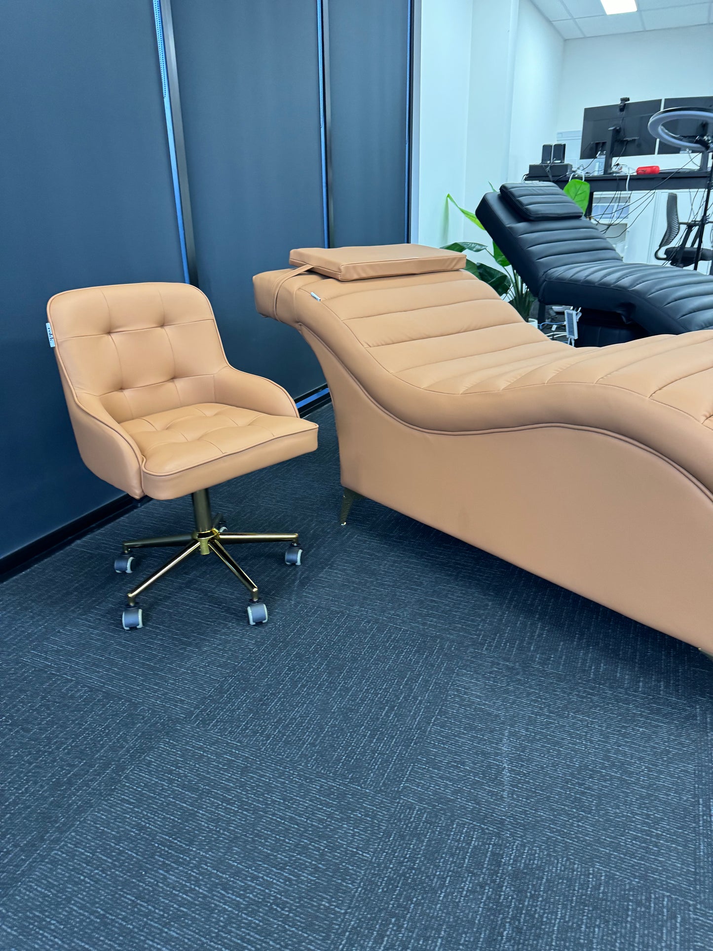 CONTOUR BLISS BEAUTY LOUNGER