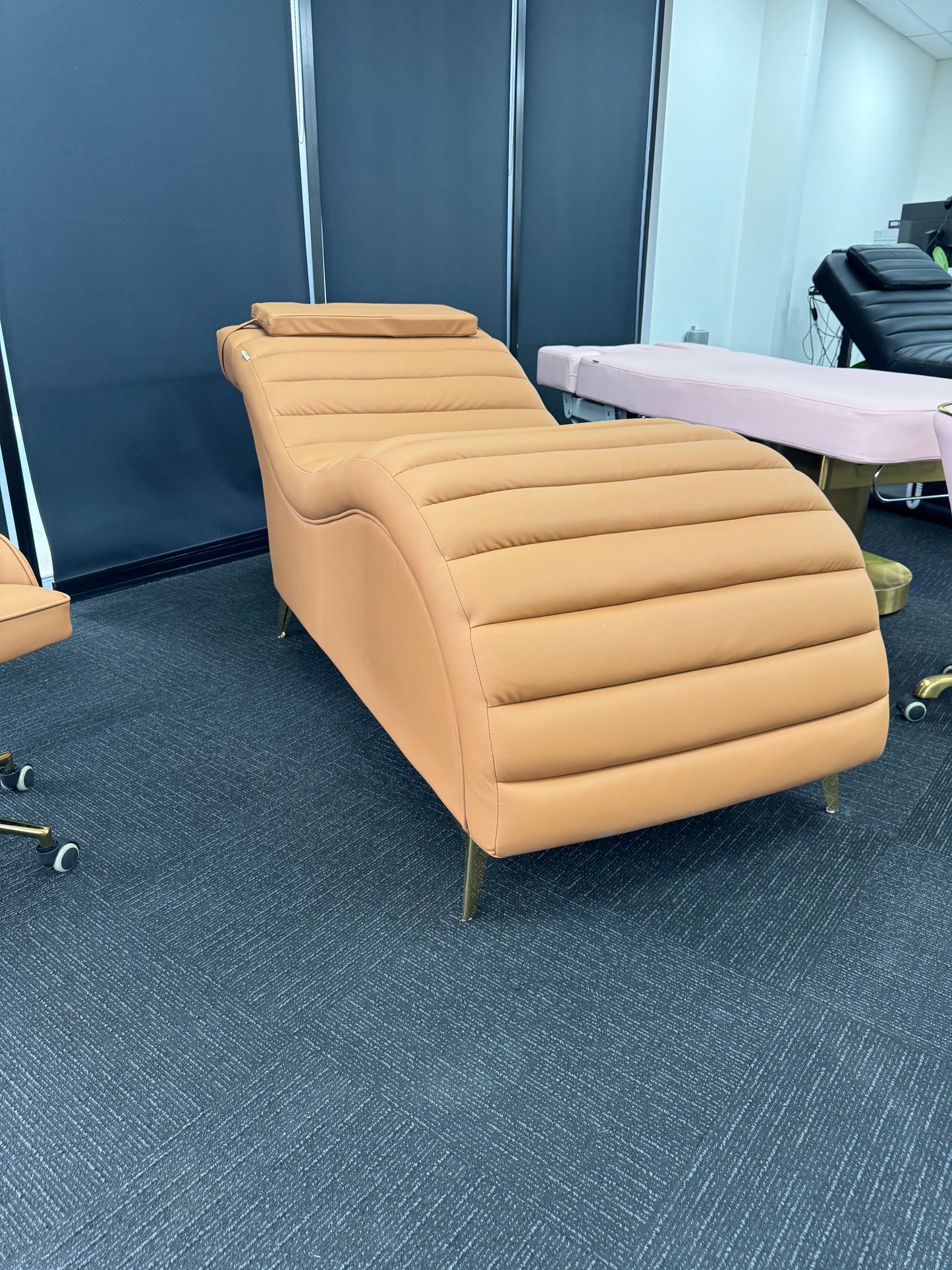CONTOUR BLISS BEAUTY LOUNGER