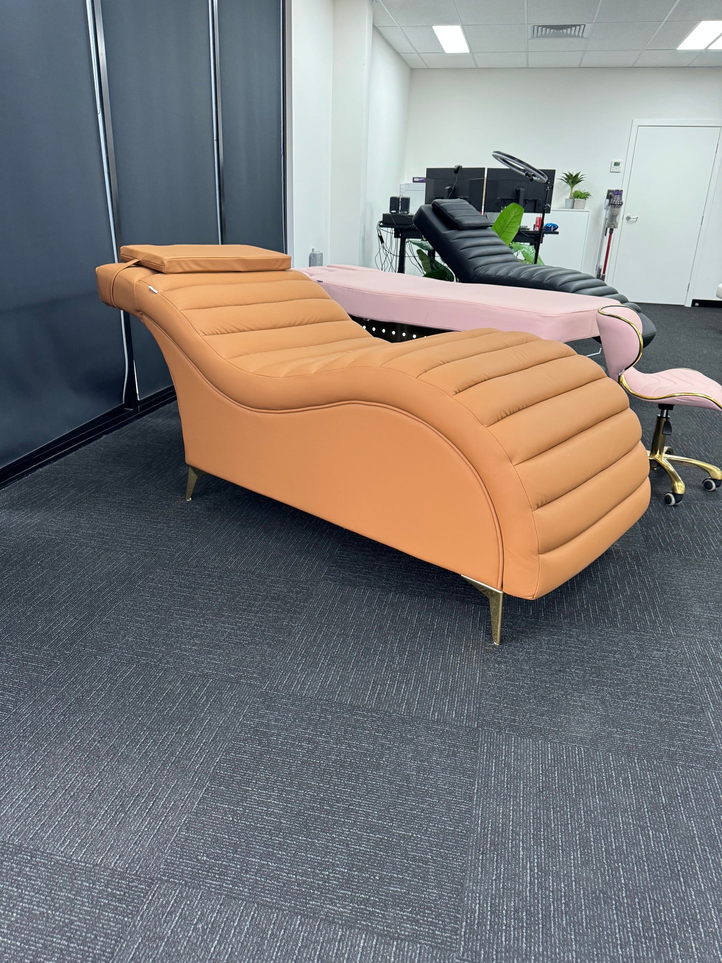 CONTOUR BLISS BEAUTY LOUNGER